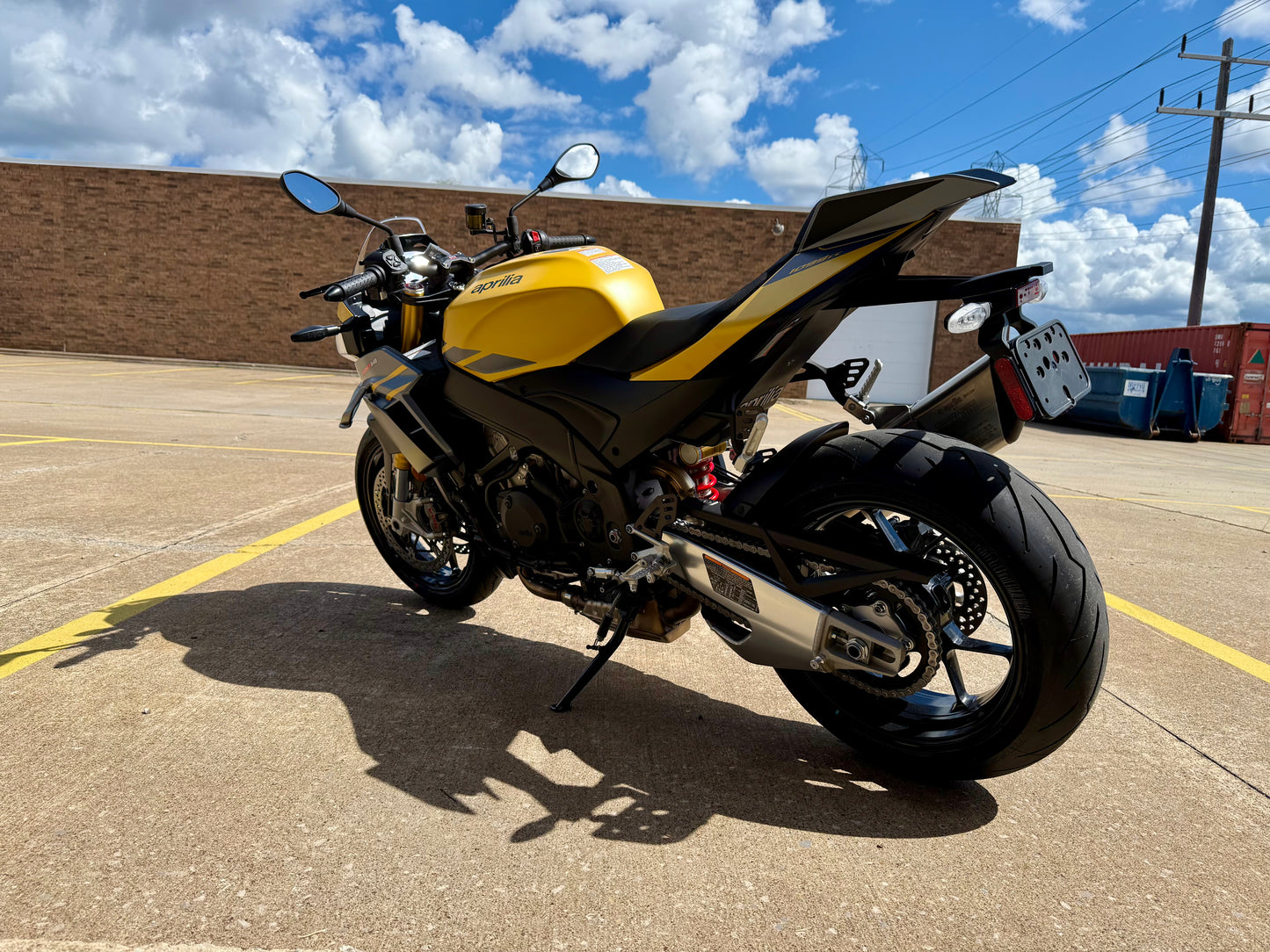 2026 Aprilia Tuono V4 - Scorpion Yellow - AP2112