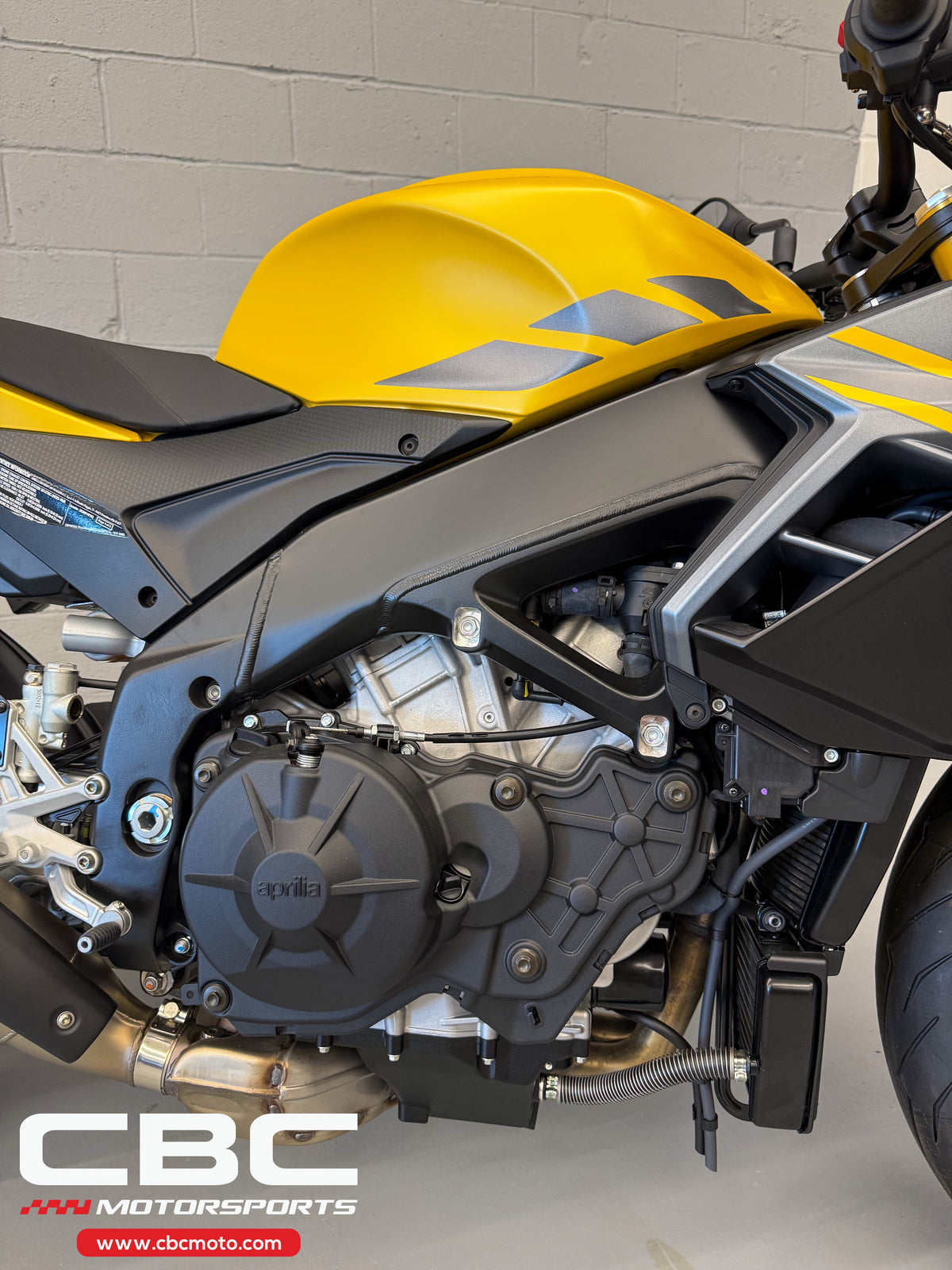 2026 Aprilia Tuono V4 - Scorpion Yellow - AP2112