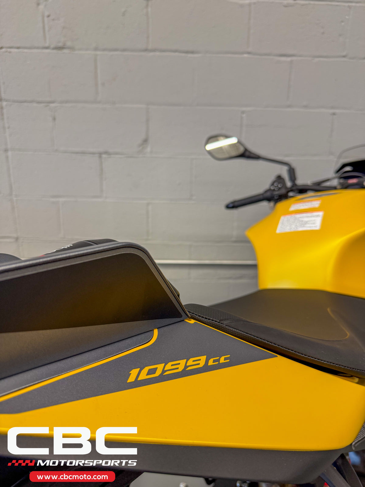 2026 Aprilia Tuono V4 - Scorpion Yellow - AP2112