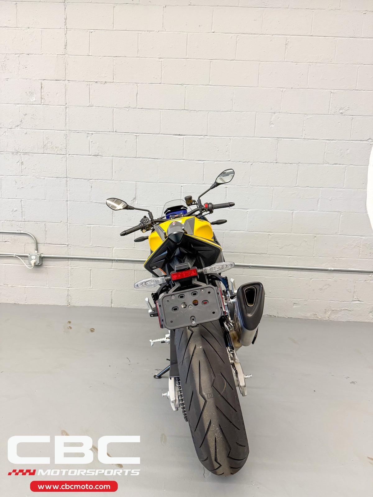 2026 Aprilia Tuono V4 - Scorpion Yellow - AP2112
