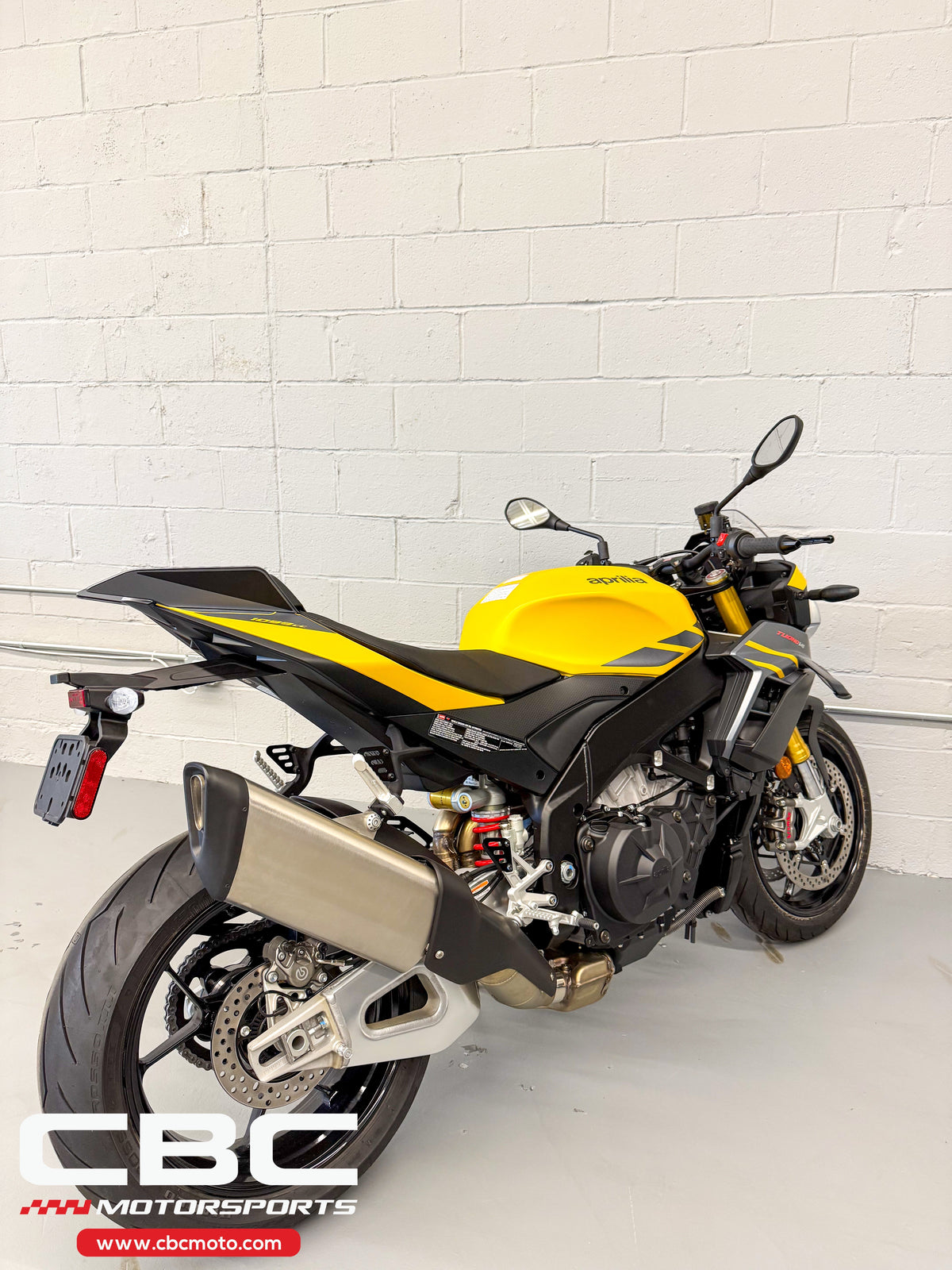 2026 Aprilia Tuono V4 - Scorpion Yellow - AP2112
