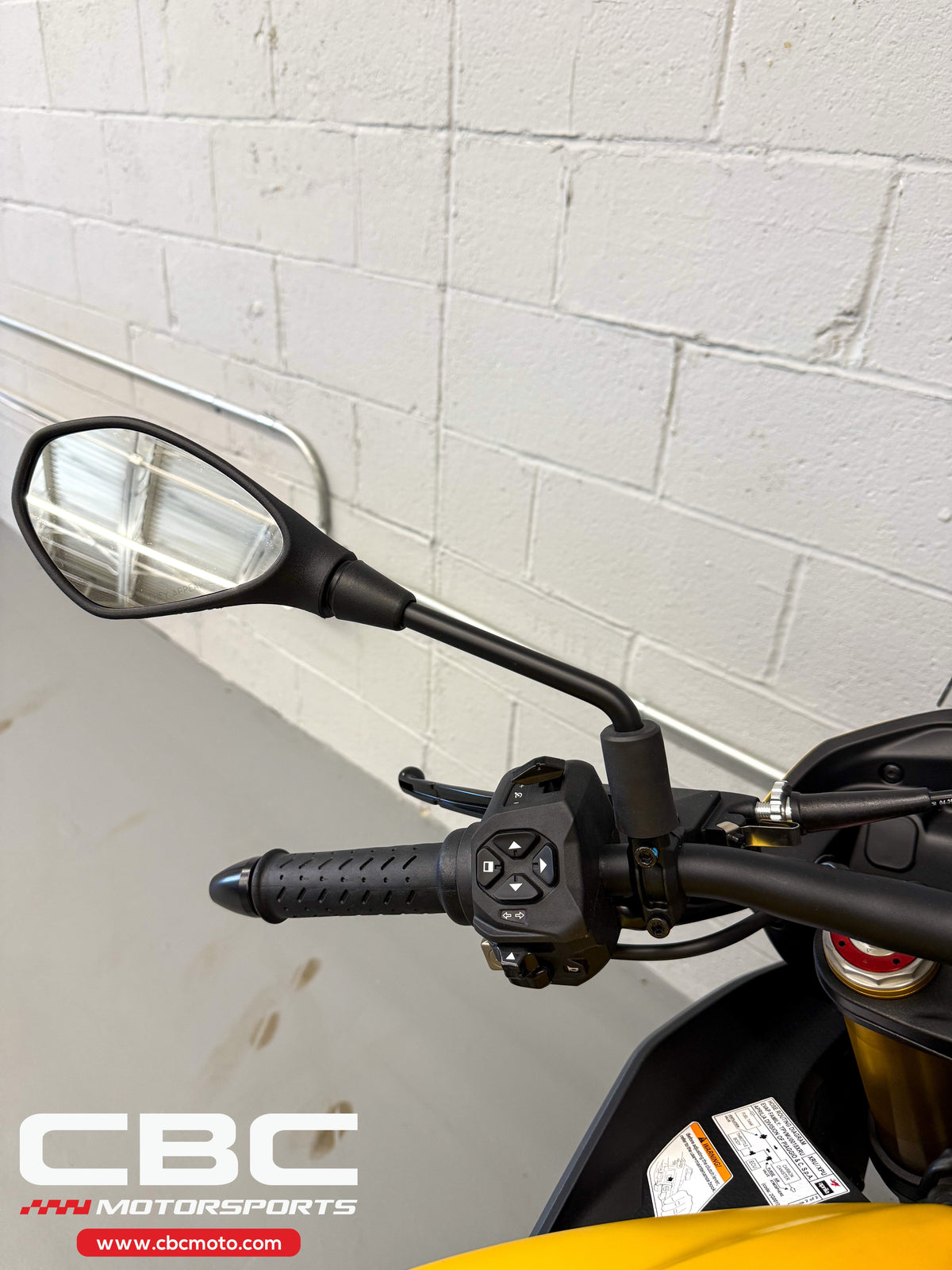 2026 Aprilia Tuono V4 - Scorpion Yellow - AP2112
