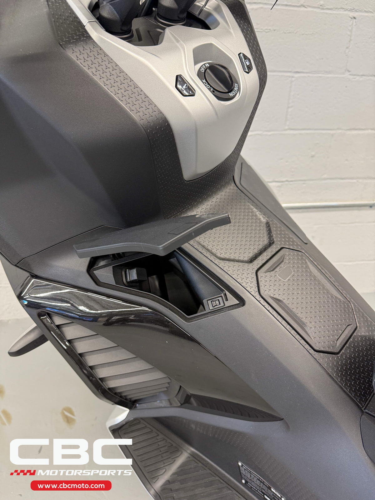 2027 Aprilia SR GT 400 - Rugged Black - AP2151