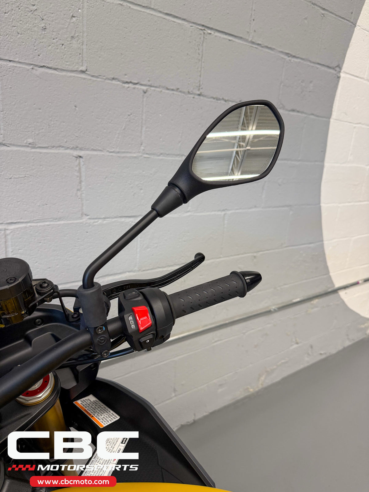 2026 Aprilia Tuono V4 - Scorpion Yellow - AP2112