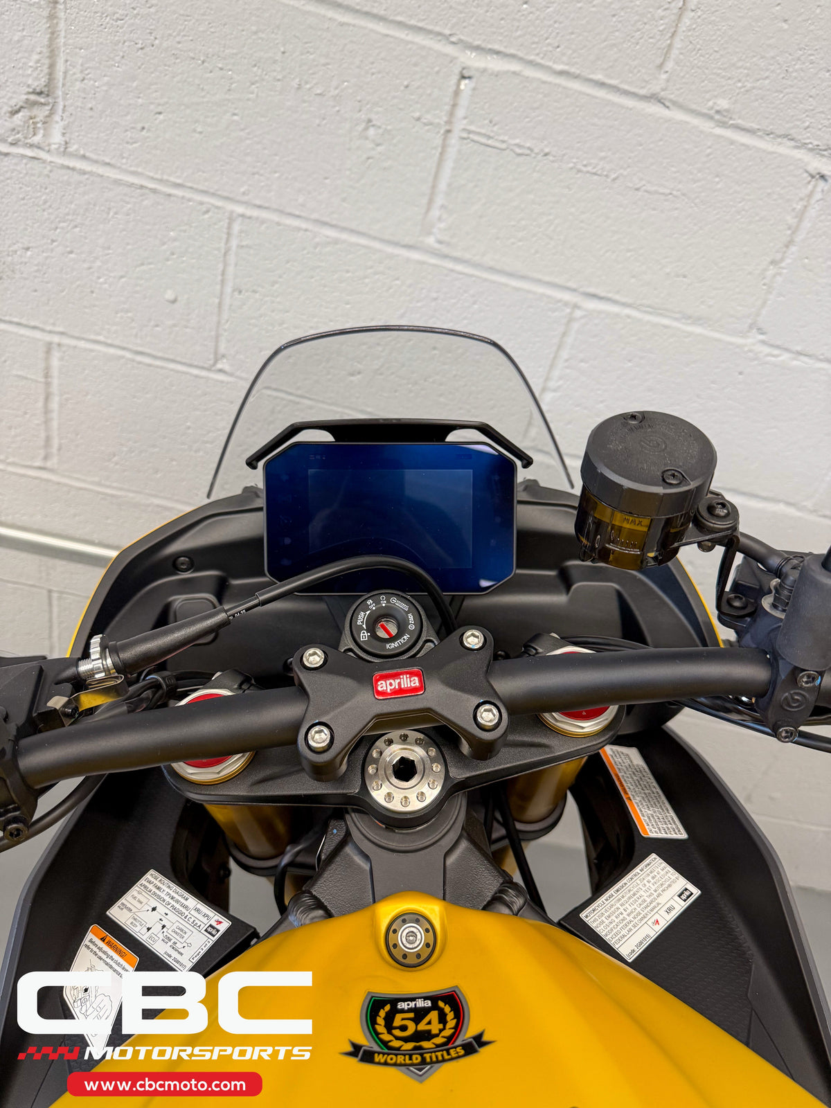 2026 Aprilia Tuono V4 - Scorpion Yellow - AP2112
