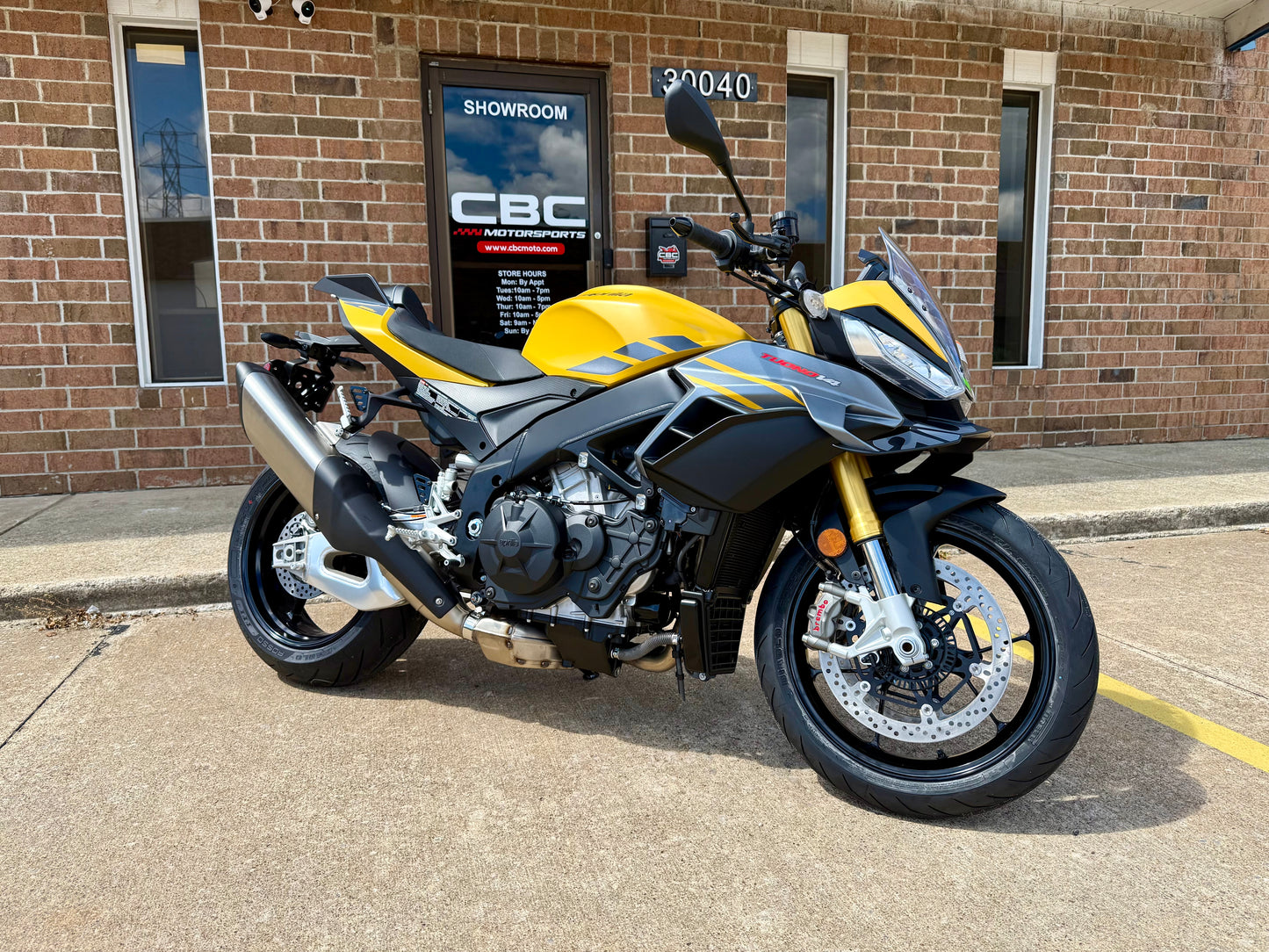2026 Aprilia Tuono V4 - Scorpion Yellow - AP2112